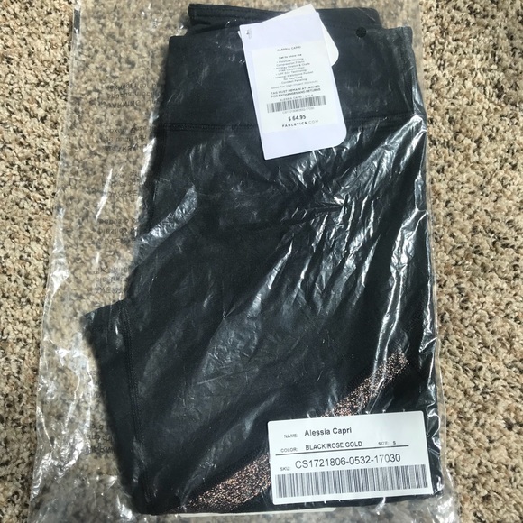 Fabletics Black & Rose Gold Capris ORIG $44.95 NWT - Picture 5 of 7